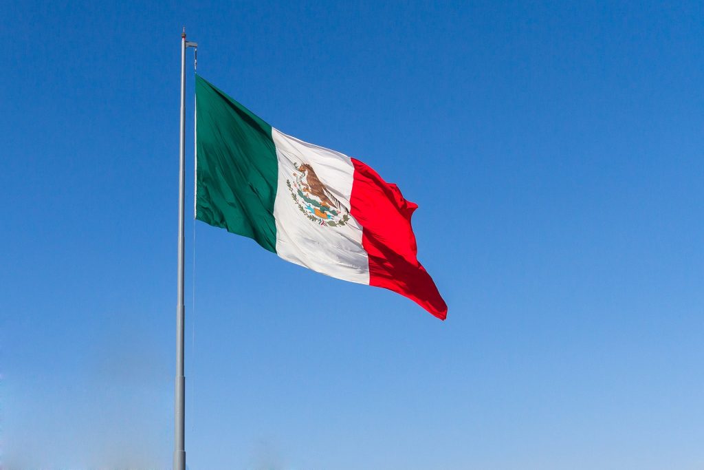 Día de la Bandera de México: orgullo nacional, libertad, justicia y nacionalidad.